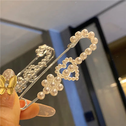 Simple Style Flower Metal Inlay Artificial Pearls Artificial Diamond Women'S Brooches