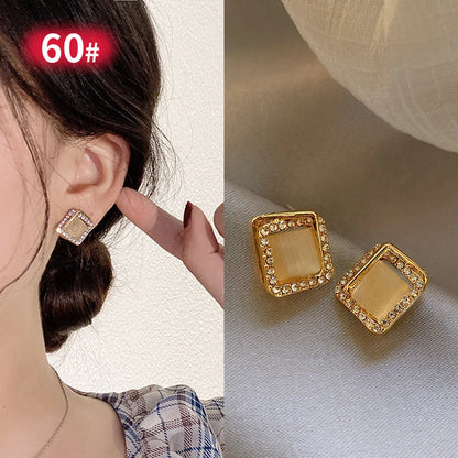 1 Pair Simple Style Flower Inlay Mixed Materials Rhinestones Ear Studs