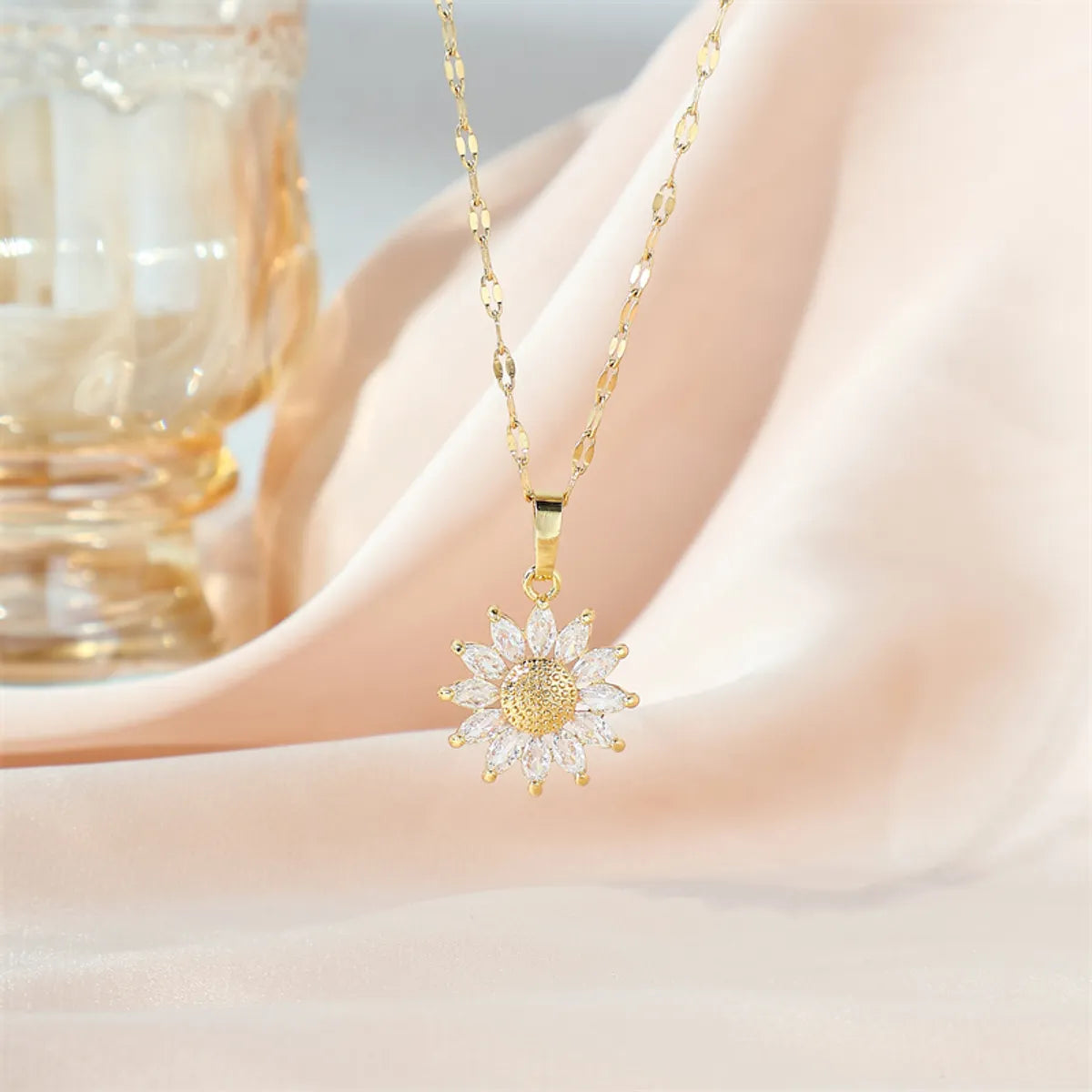 Simple Style Flower Stainless Steel Titanium Steel Plating Inlay Zircon 18k Gold Plated Pendant Necklace