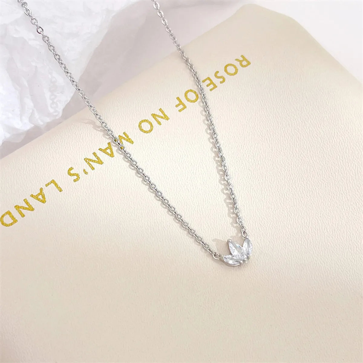 Wholesale Jewelry Simple Style Flower 304 Stainless Steel Zircon White Gold Plated Gold Plated Plating Inlay Pendant Necklace