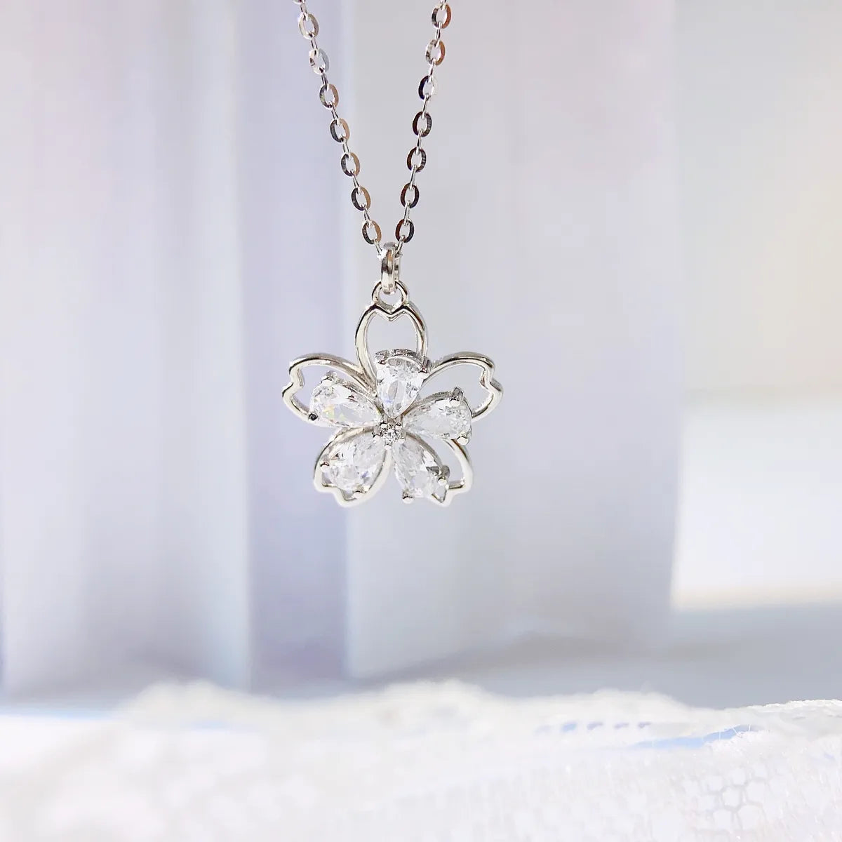 Simple Style Flower Sterling Silver Inlay Zircon Pendant Necklace