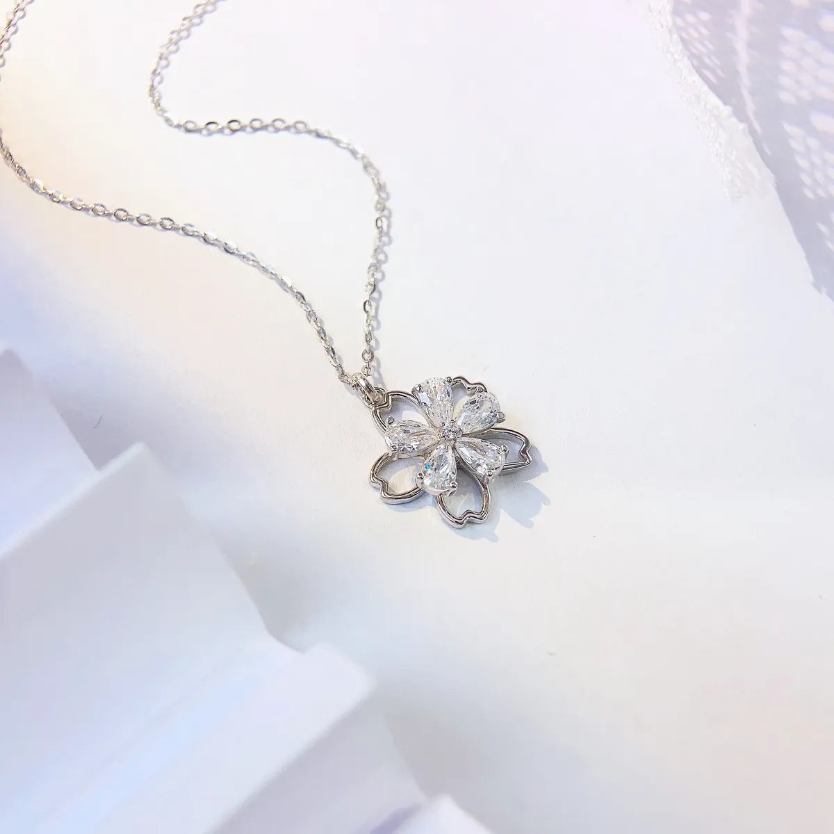 Simple Style Flower Sterling Silver Inlay Zircon Pendant Necklace