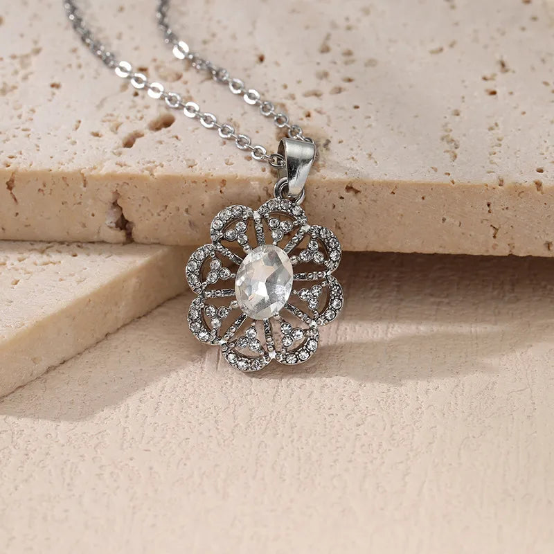 Simple Style Geometric Rhinestones Zinc Alloy Wholesale Pendant Necklace