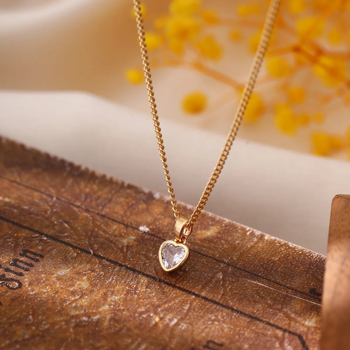 Simple Style Heart Shape Copper Zircon Pendant Necklace