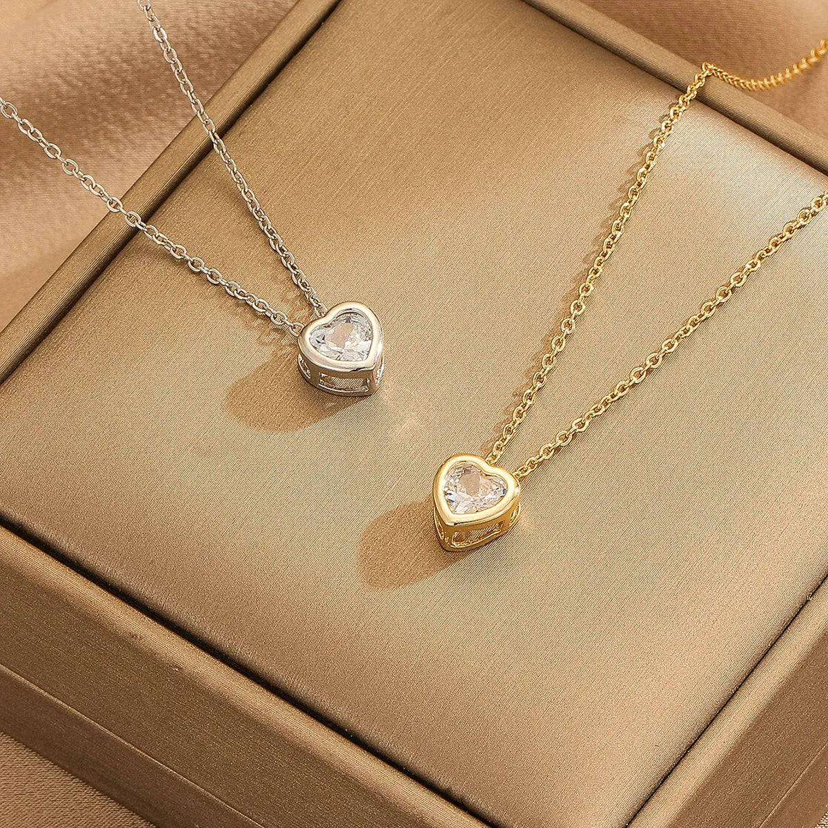 Simple Style Heart Shape Copper Zircon Pendant Necklace