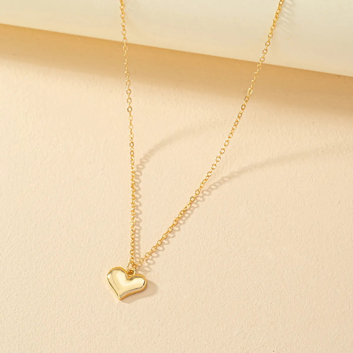 Simple Style Heart Shape Ferroalloy Plating 14k Gold Plated Women's Pendant Necklace