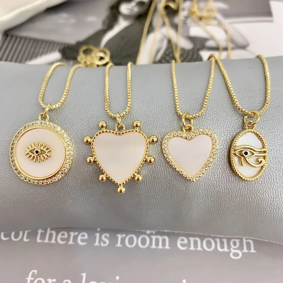 Simple Style Heart Shape Shell Plating Inlay Zircon Gold Plated Women'S Pendant Necklace