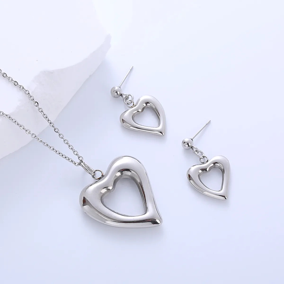 Simple Style Heart Shape Stainless Steel Hollow Out 18k Gold Plated Earrings Necklace Jewelry Set