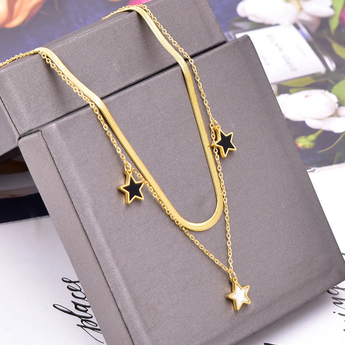 Simple Style Heart Shape Titanium Steel Plating Inlay Shell 18k Gold Plated Layered Necklaces