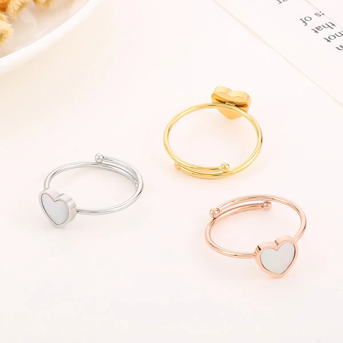 Simple Style Heart Shape Titanium Steel Plating Inlay Shell 18k Gold Plated Rings