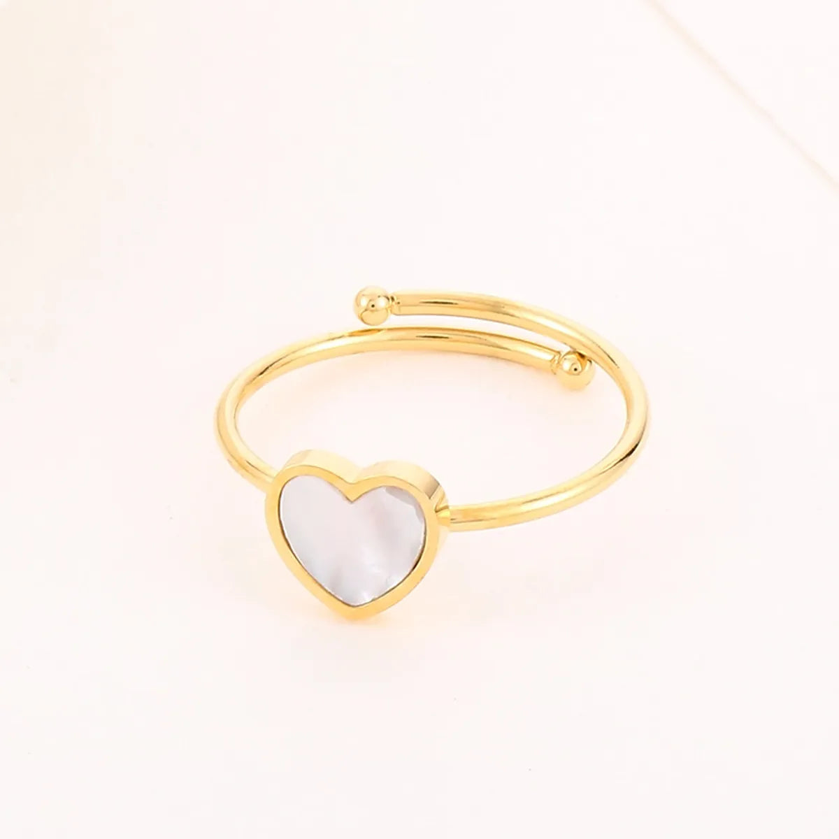 Simple Style Heart Shape Titanium Steel Plating Inlay Shell 18k Gold Plated Rings