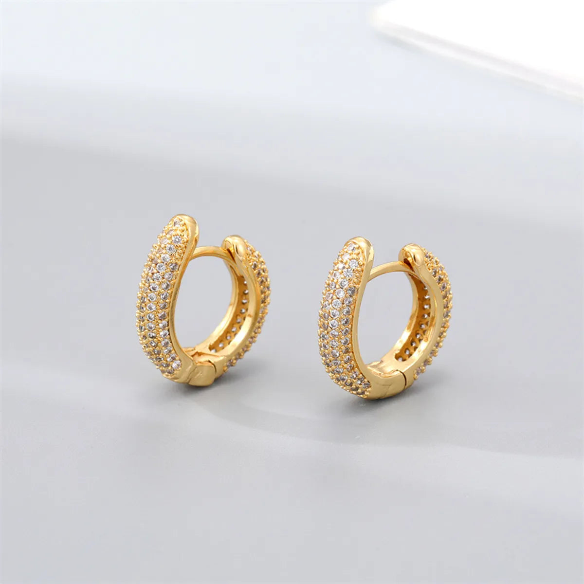 Simple Style Irregular Gold Plated Enamel Artificial Pearls Zircon Women'S Hoop Earrings 1 Pair