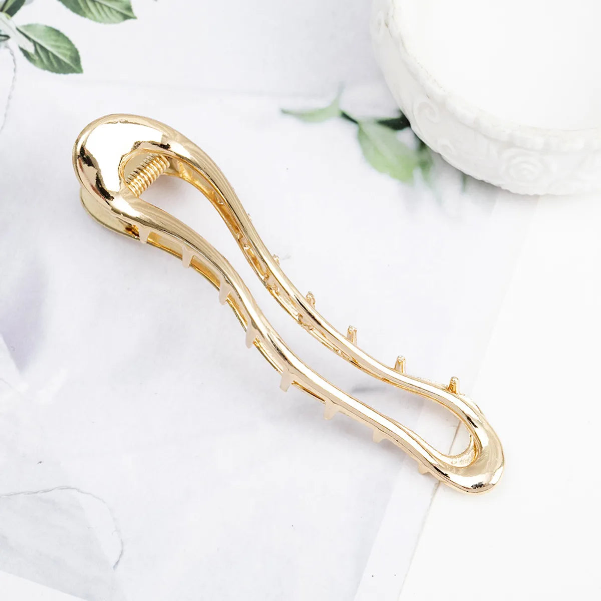 Simple Style Irregular Metal Plating Hair Clip Hair Claws