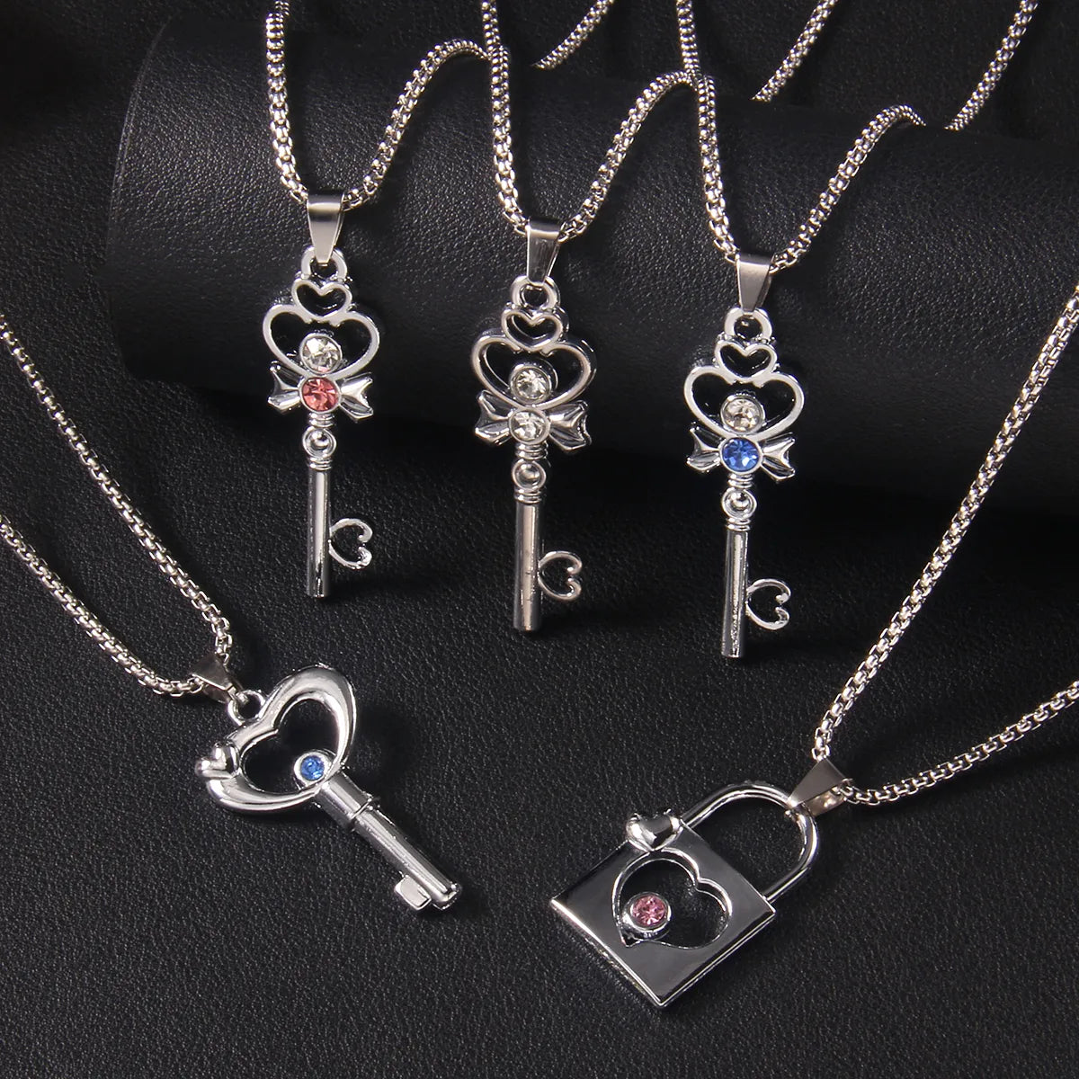 Simple Style Key Lock 201 Stainless Steel Zinc Alloy Inlay Rhinestones Women'S Pendant Necklace