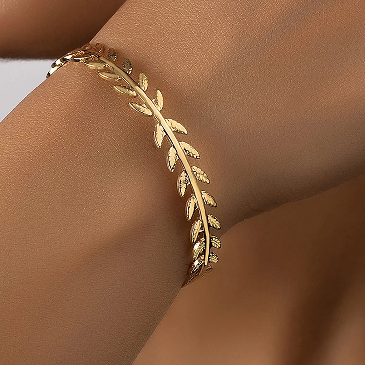 Simple Style Leaves Metal Plating Gold Plated Women's Bangle