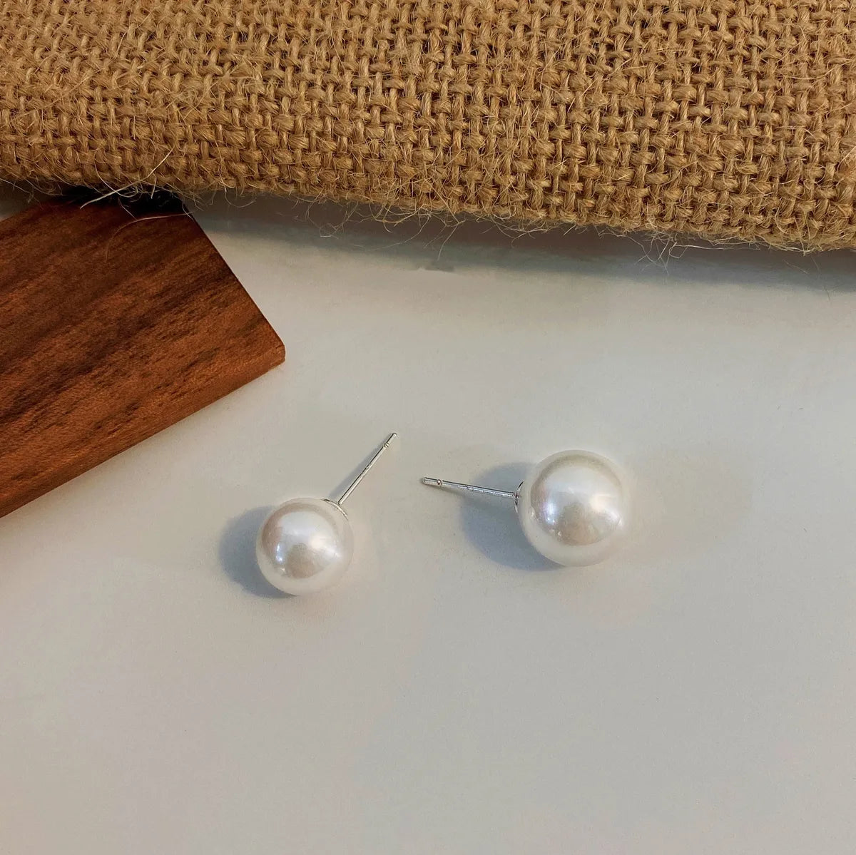 Simple Style Pearl Alloy Stoving Varnish Artificial Pearls Women'S Ear Studs 1 Pair