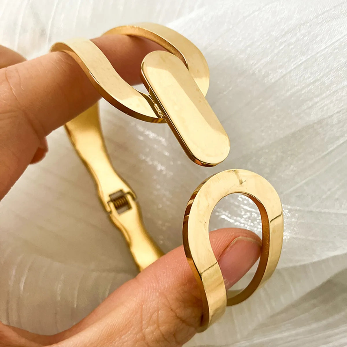 Simple Style Roman Style Oval Solid Color Stainless Steel Plating Gold Plated Bangle