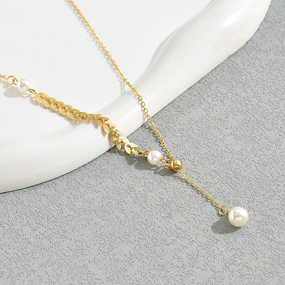 Simple Style Round Alloy Chain Artificial Pearls Women'S Pendant Necklace