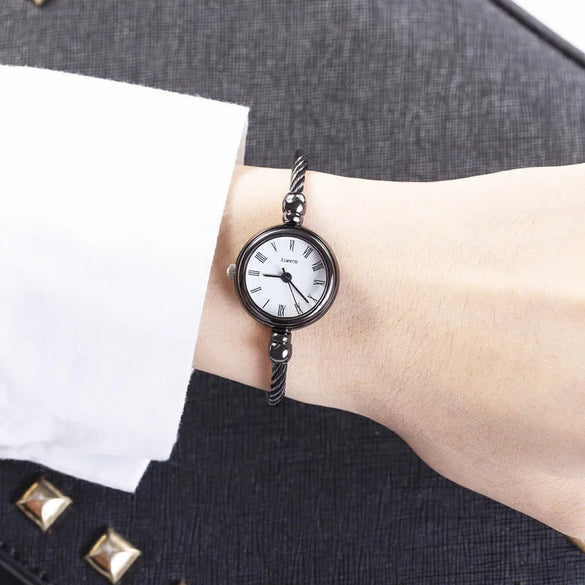 Simple Style Round Buckle Quartz Women'S Watches