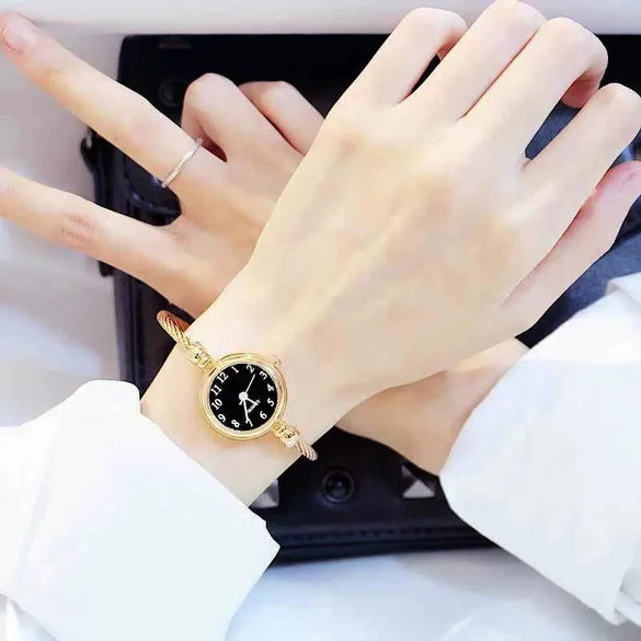 Simple Style Round Buckle Quartz Women'S Watches