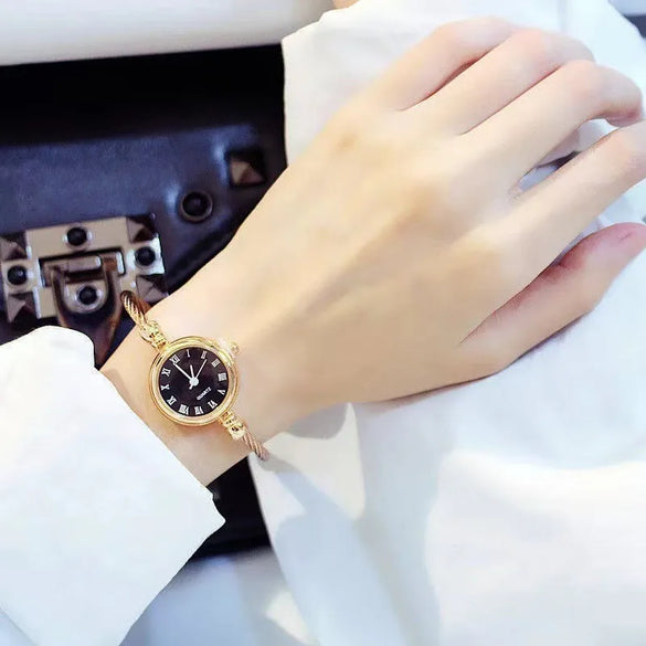 Simple Style Round Buckle Quartz Women'S Watches