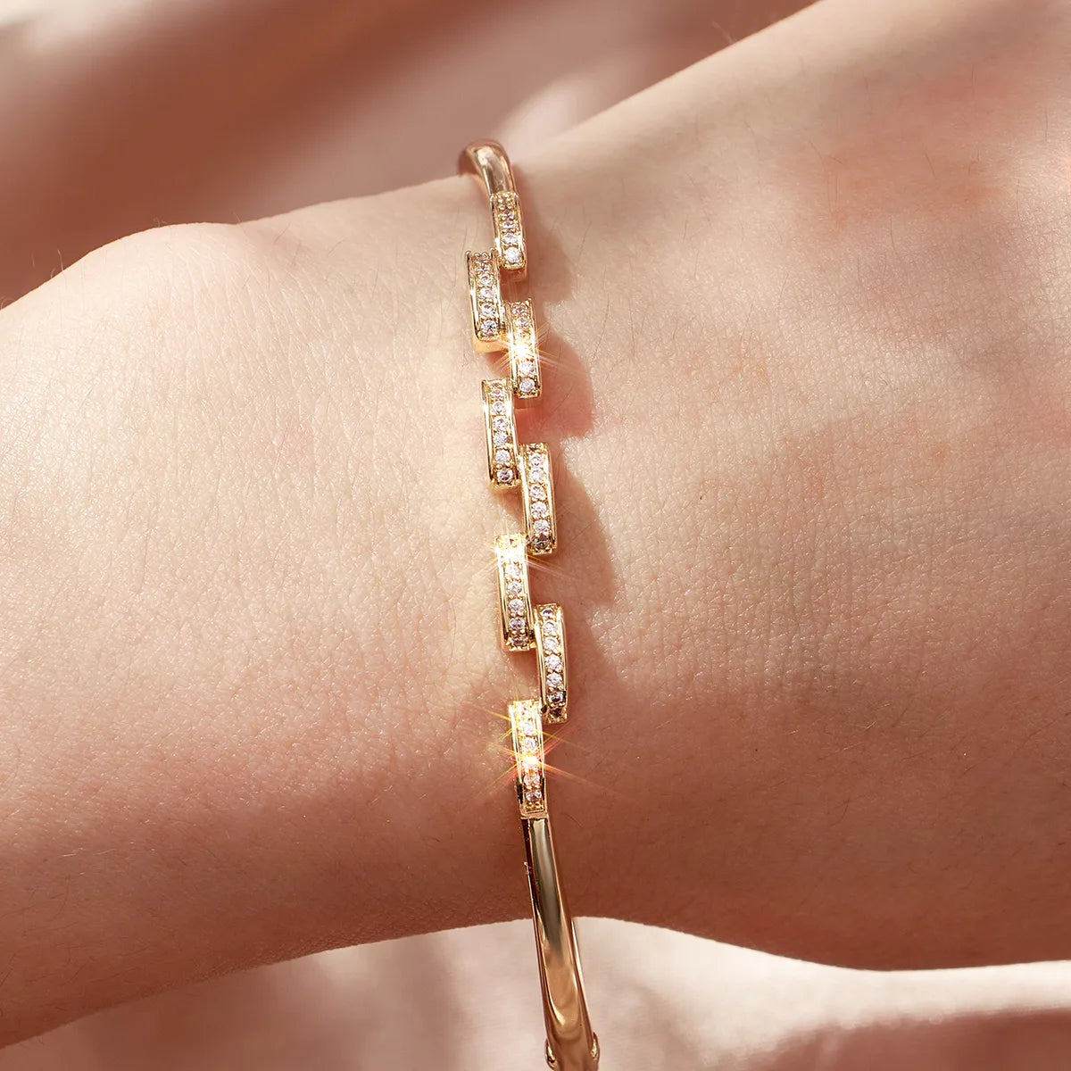 Simple Style Round Copper Inlay Zircon Bangle