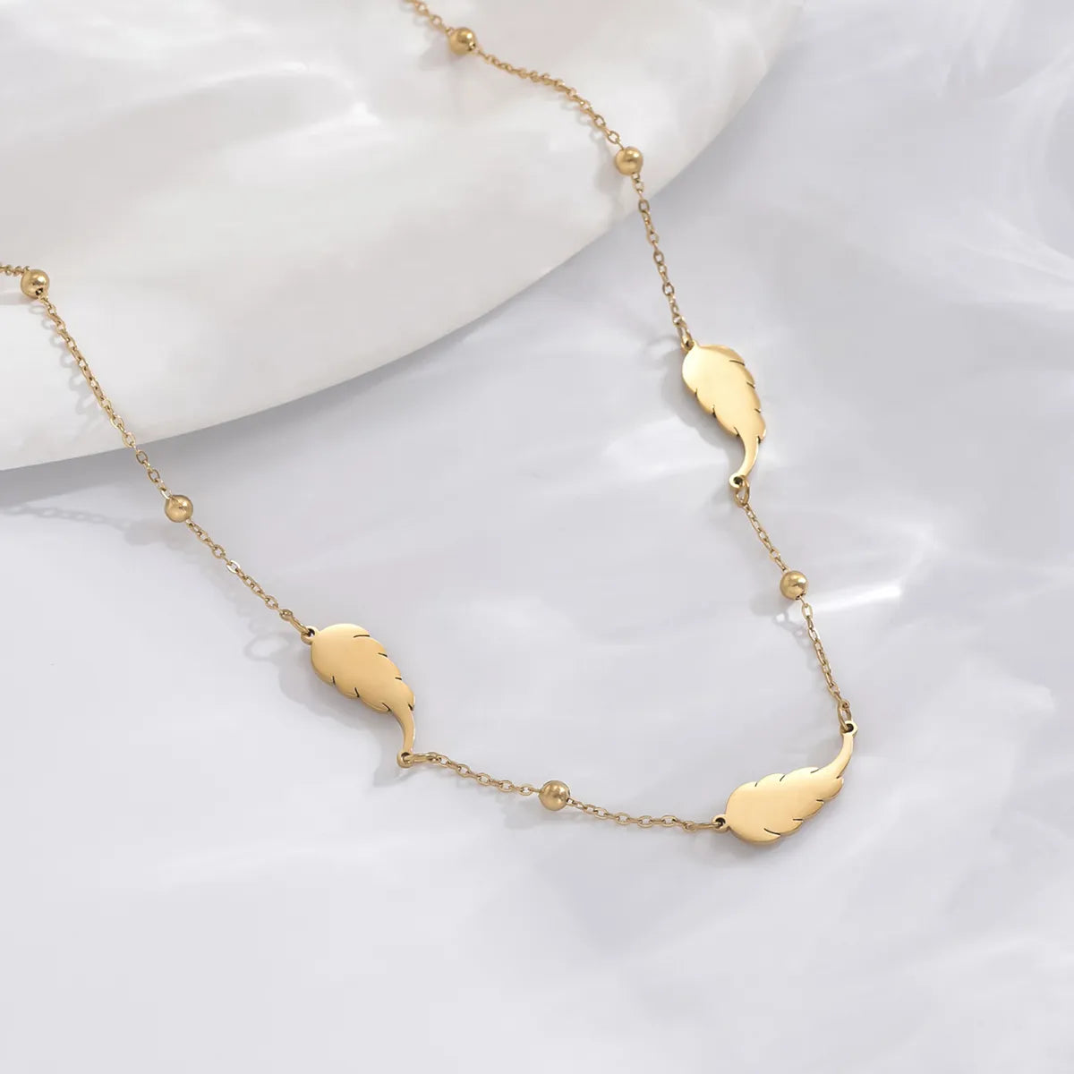 Simple Style Round Heart Shape Feather Stainless Steel Plating Hollow Out Inlay Acrylic 14k Gold Plated Necklace