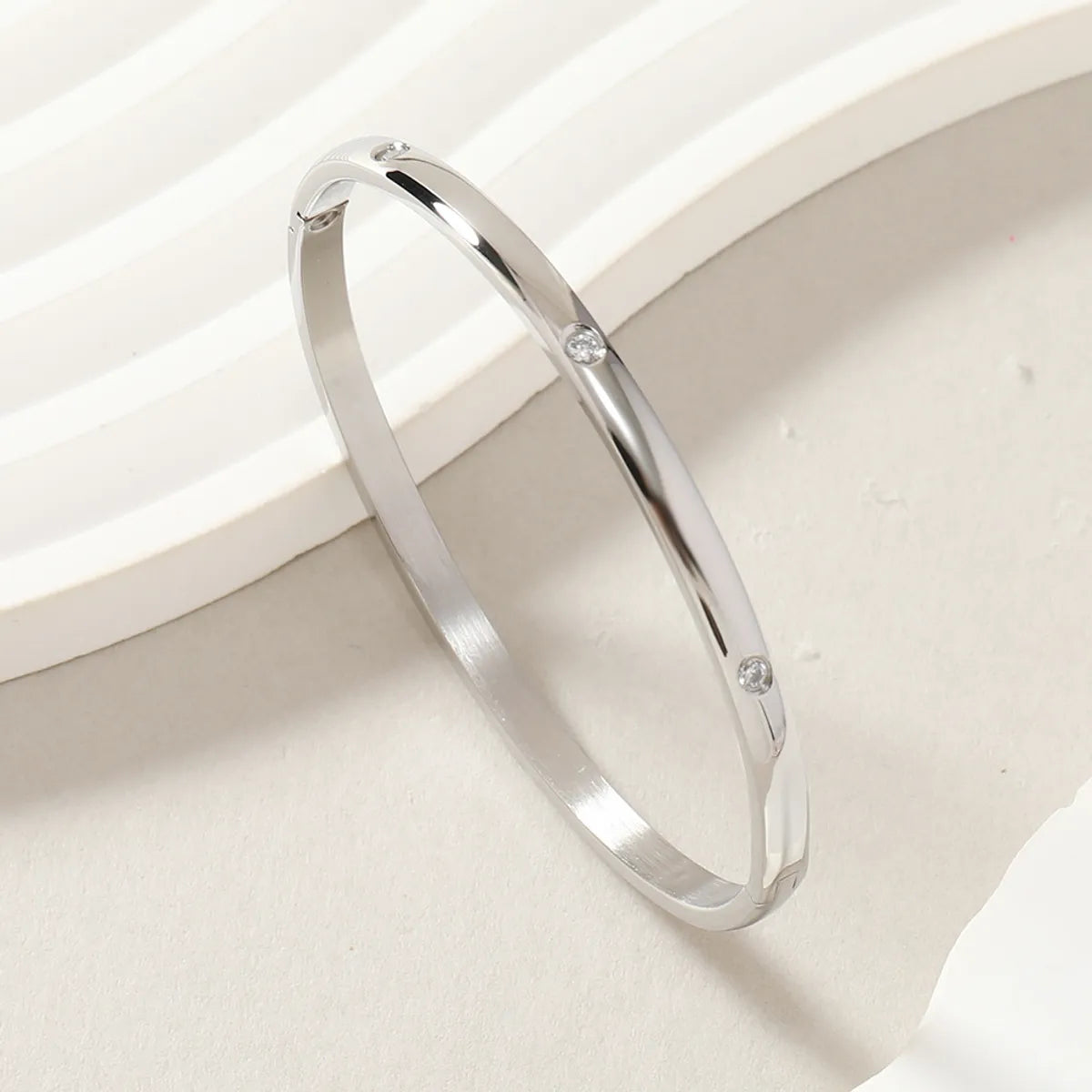 Simple Style Round Solid Color Titanium Steel Rhinestones Bangle In Bulk