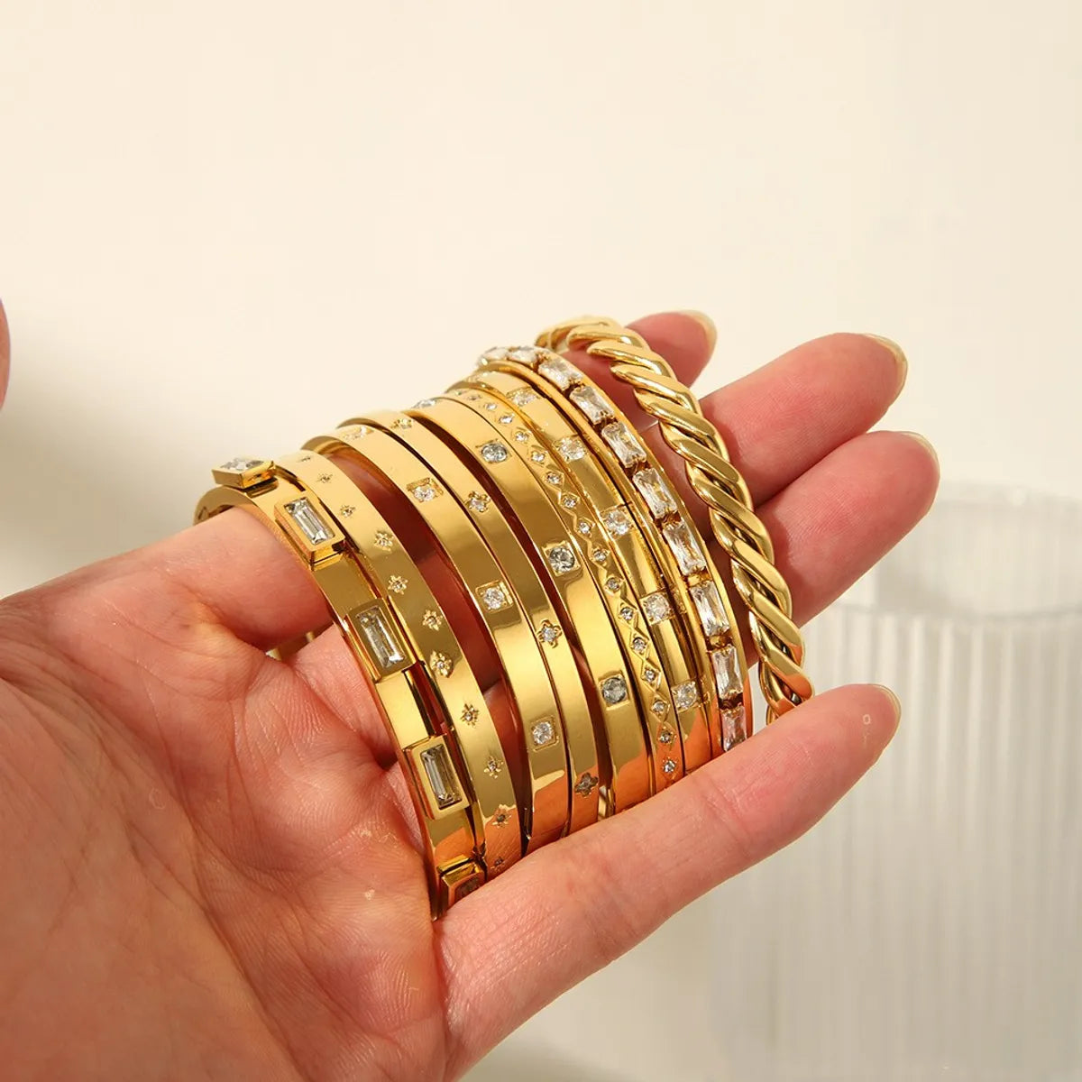 Simple Style Shiny Solid Color 316L Stainless Steel  18K Gold Plated Zircon Bangle In Bulk