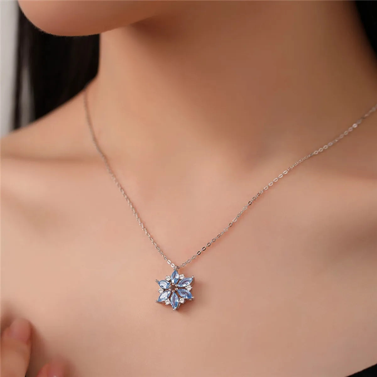 Simple Style Snowflake Imitation Diamond Alloy Rhinestone Plating Inlay Artificial Rhinestones Silver Plated Women's Pendant Necklace