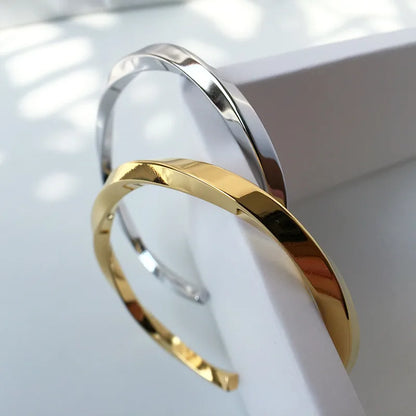 Simple Style Solid Color 304 Stainless Steel 18K Gold Plated Bangle In Bulk