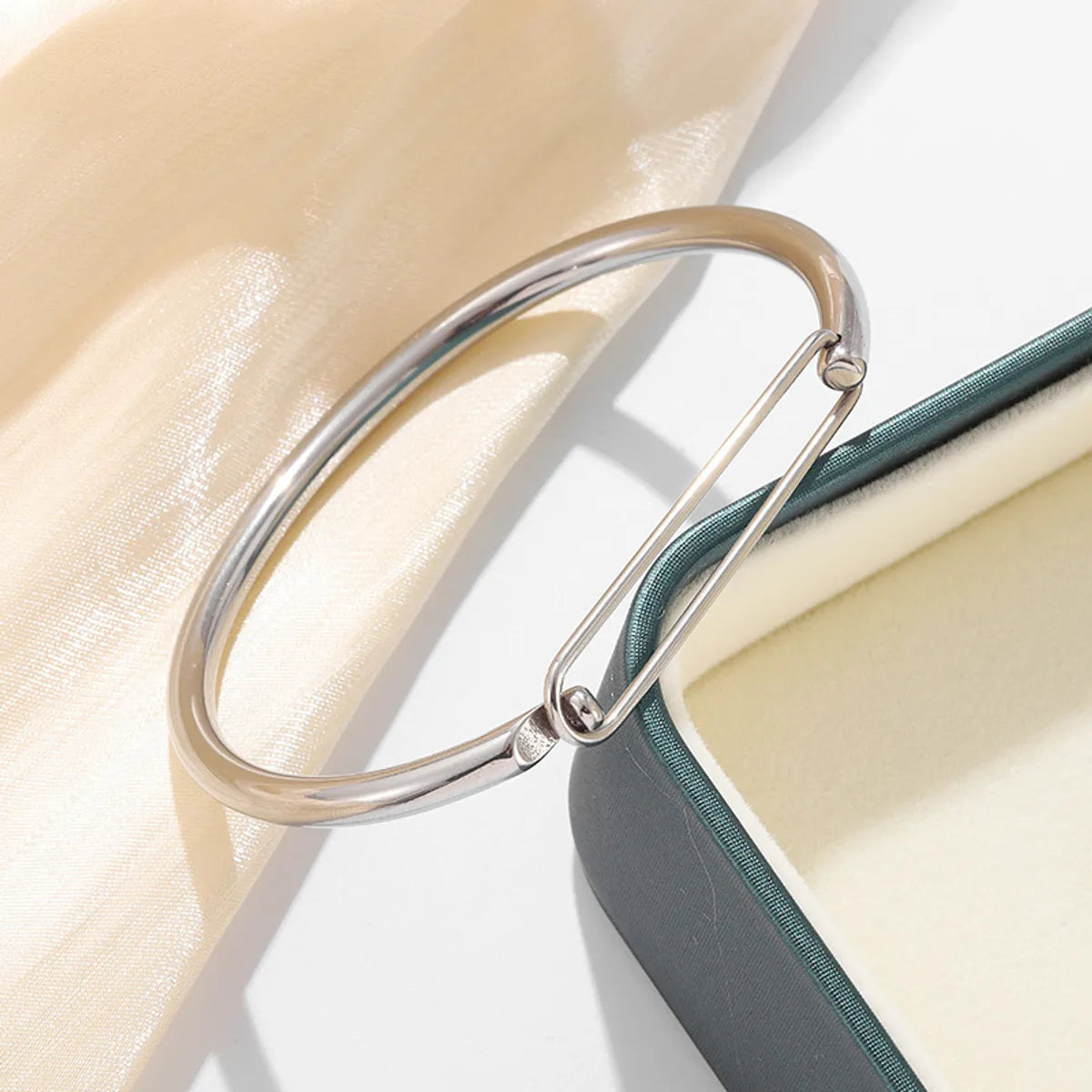 Simple Style Solid Color 304 Stainless Steel Bangle In Bulk