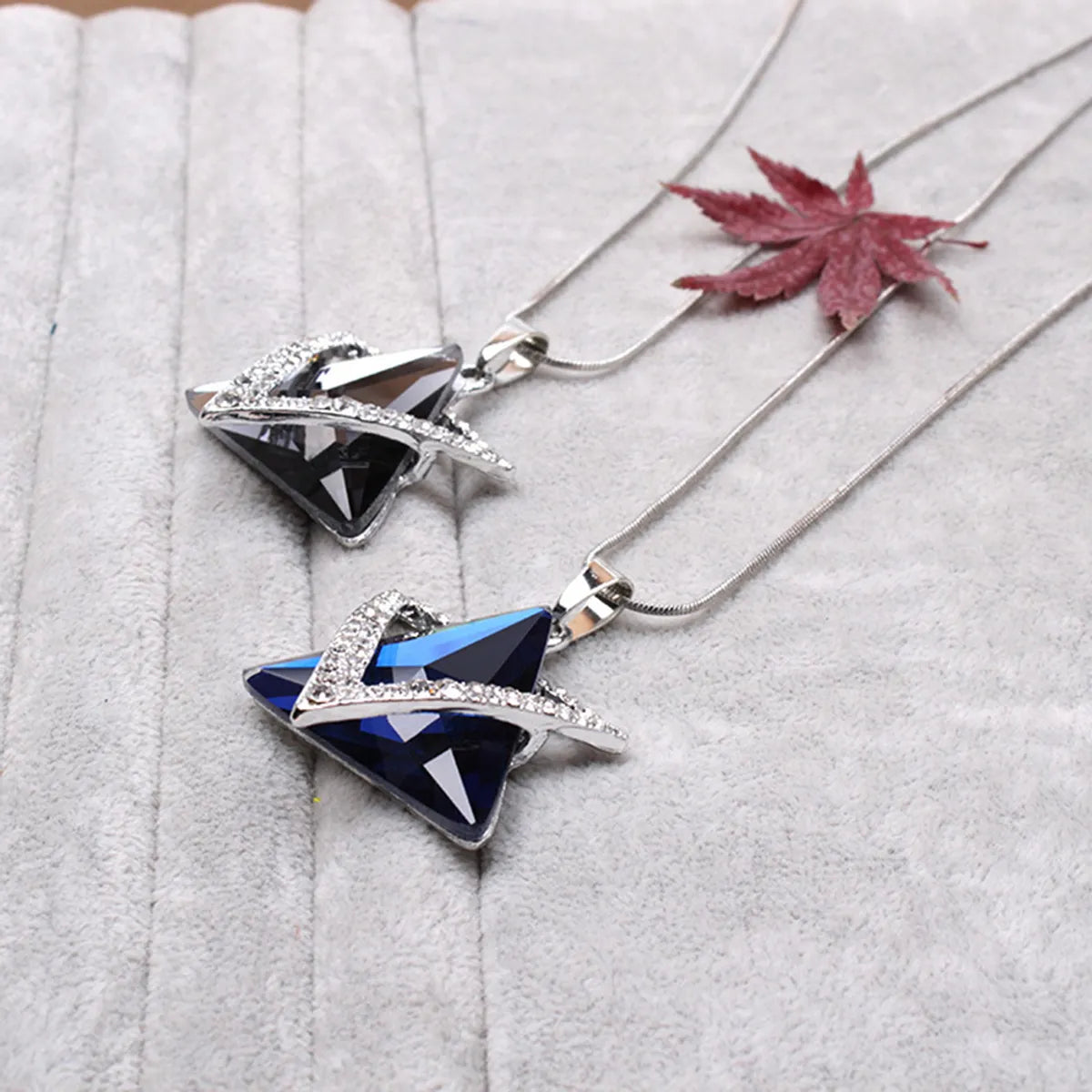 Simple Style Solid Color Alloy Copper Inlay Glass Women'S Sweater Chain