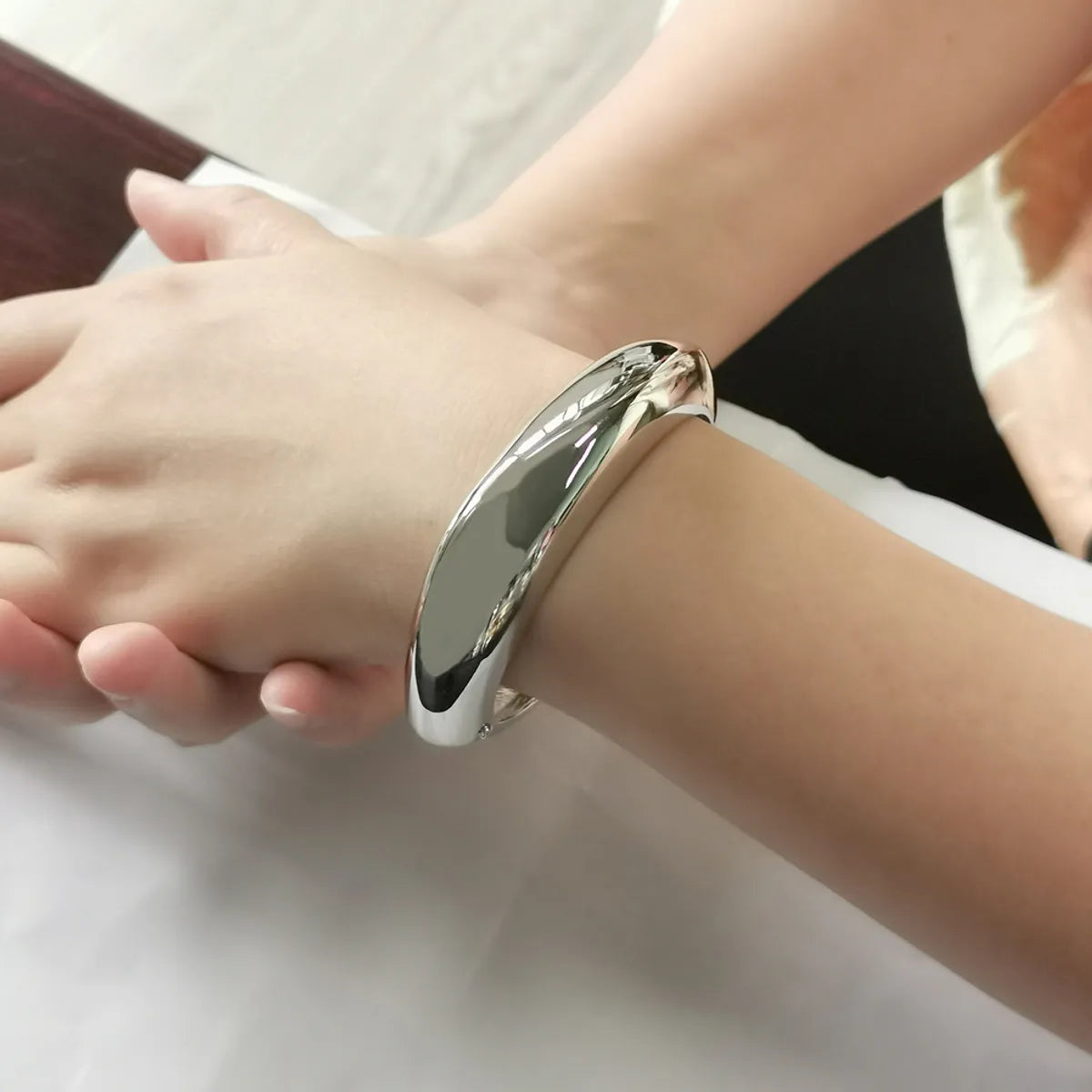 Simple Style Solid Color Alloy Plating Women's Bangle