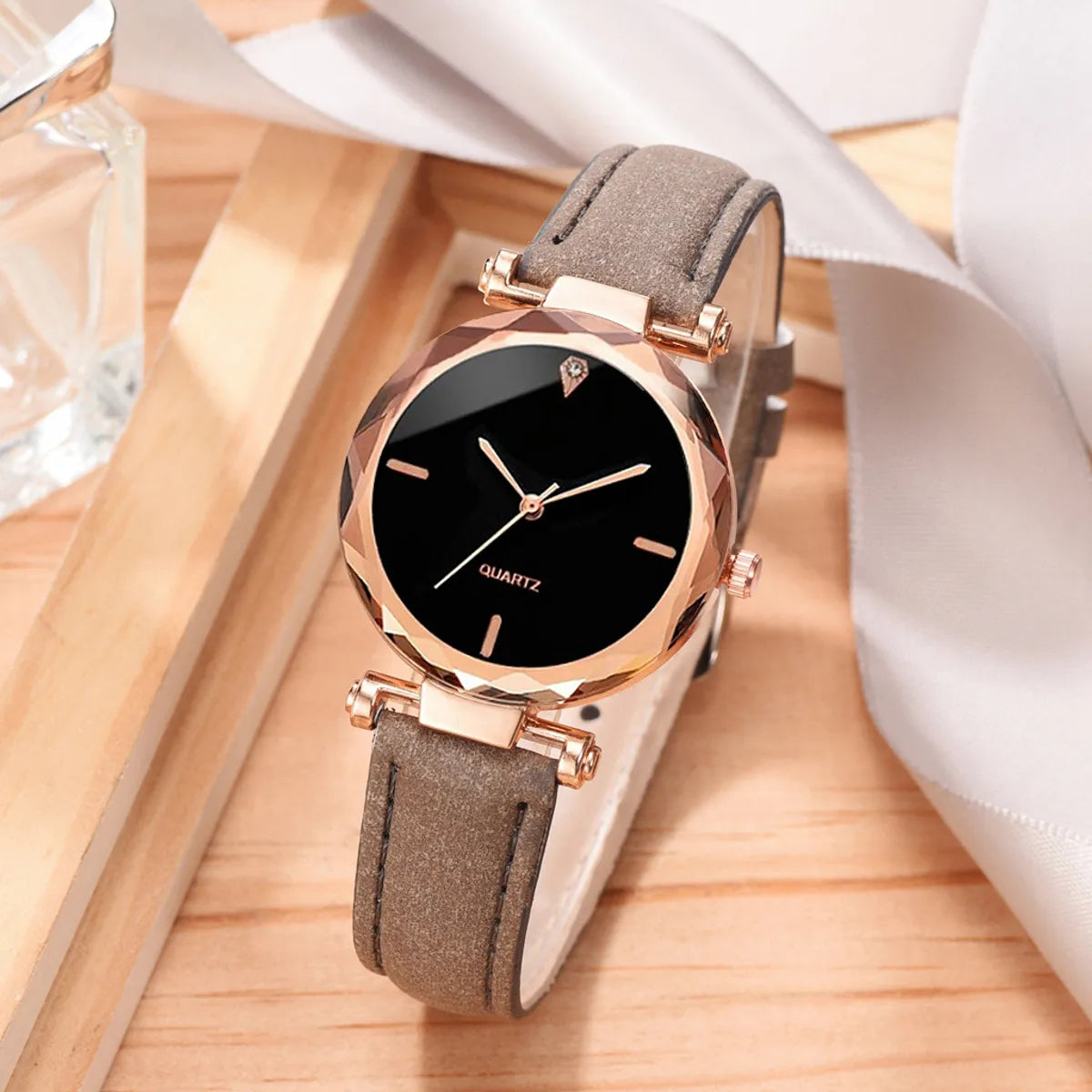 Simple Style Solid Color Buckle Quartz Women'S Watches