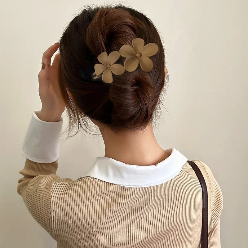 Simple Style Solid Color Flower Plastic Hair Clip