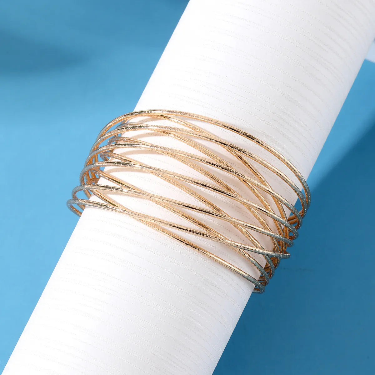 Simple Style Solid Color Gold Plated Alloy Wholesale Bangle