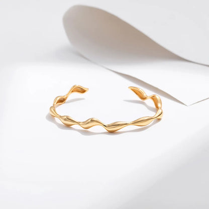 Simple Style Solid Color Gold Plated Metal Wholesale Bangle