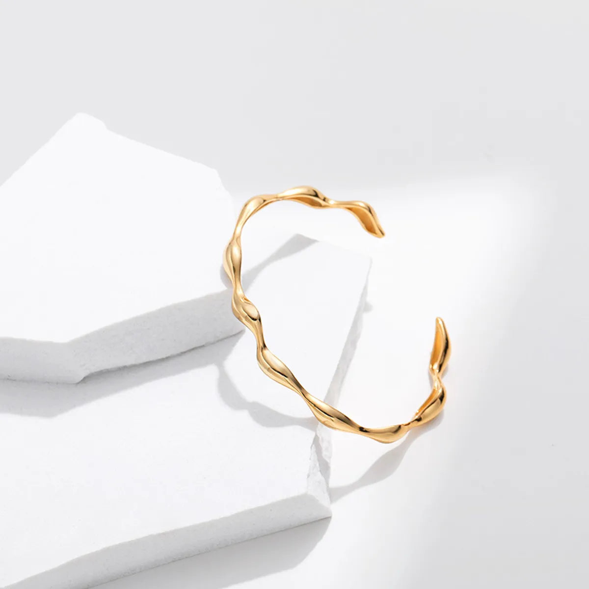 Simple Style Solid Color Gold Plated Metal Wholesale Bangle