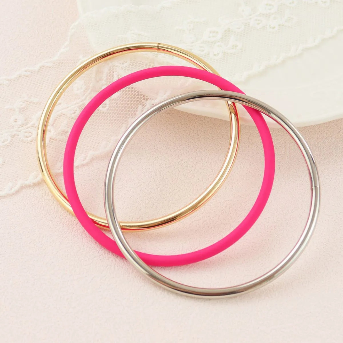 Simple Style Solid Color Iron Stoving Varnish Women'S Bangle