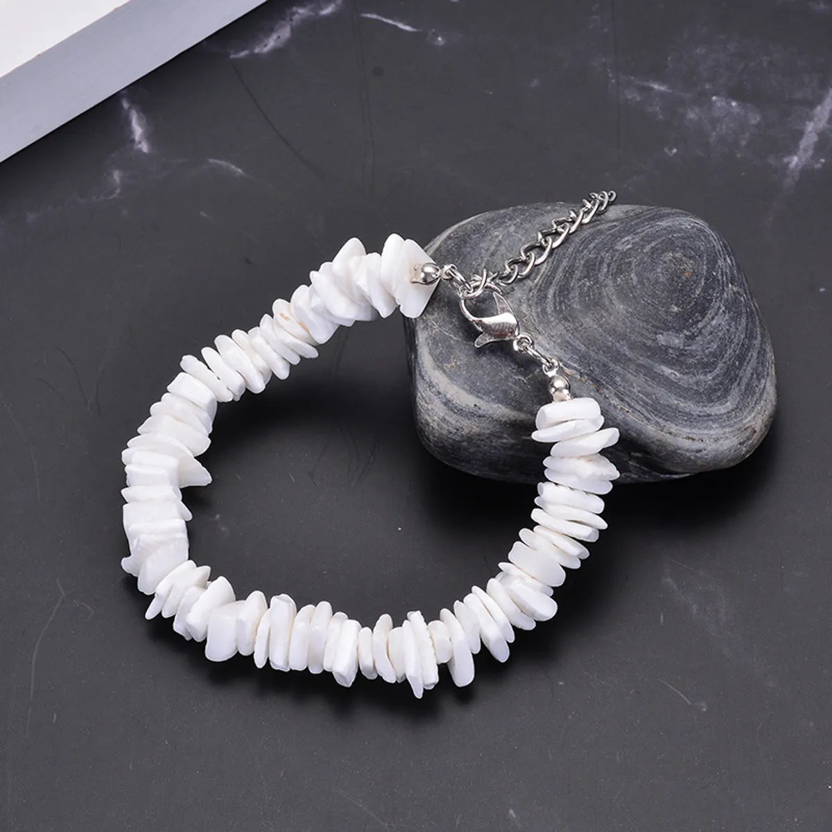 Simple Style Solid Color Shell Beaded Women'S Necklace