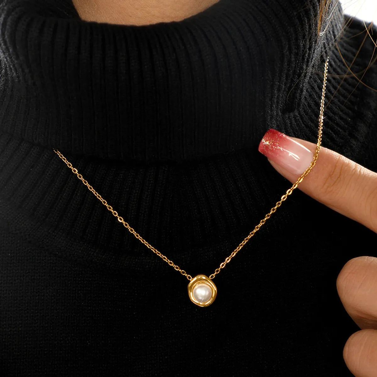 Simple Style Solid Color Stainless Steel Inlay Artificial Pearls 18k Gold Plated Pendant Necklace