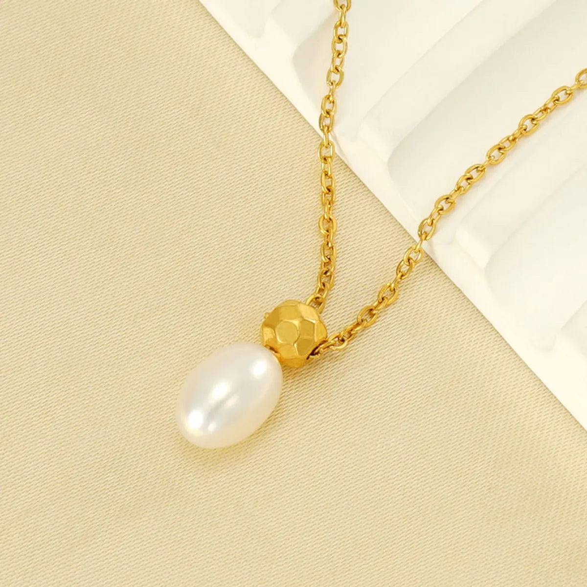 304 Stainless Steel 18K Gold Plated Simple Style Plating Solid Color Pendant Necklace