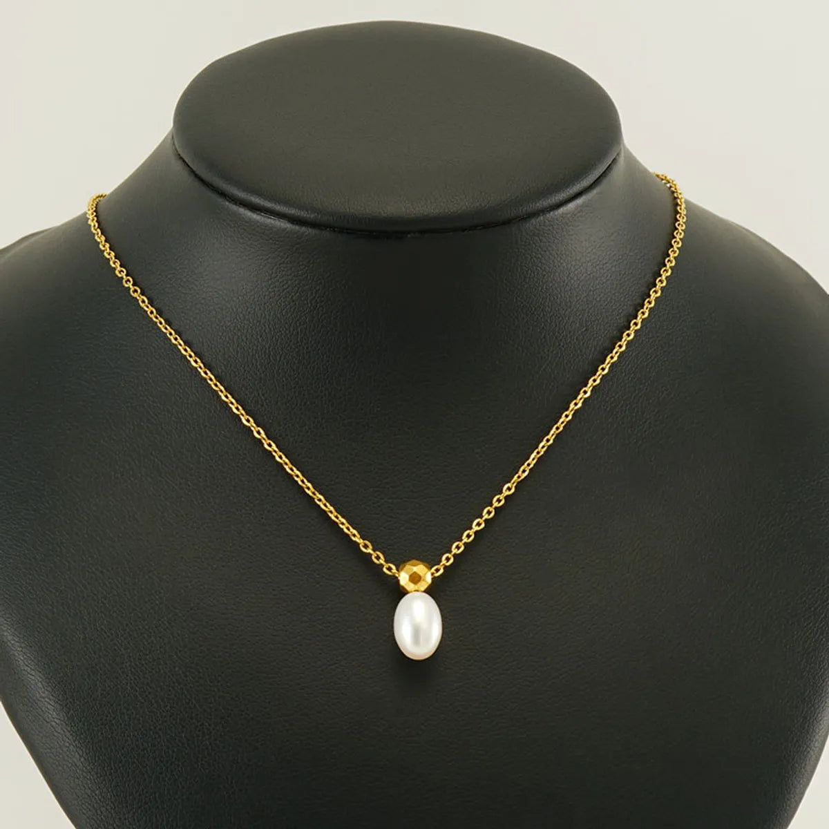 304 Stainless Steel 18K Gold Plated Simple Style Plating Solid Color Pendant Necklace