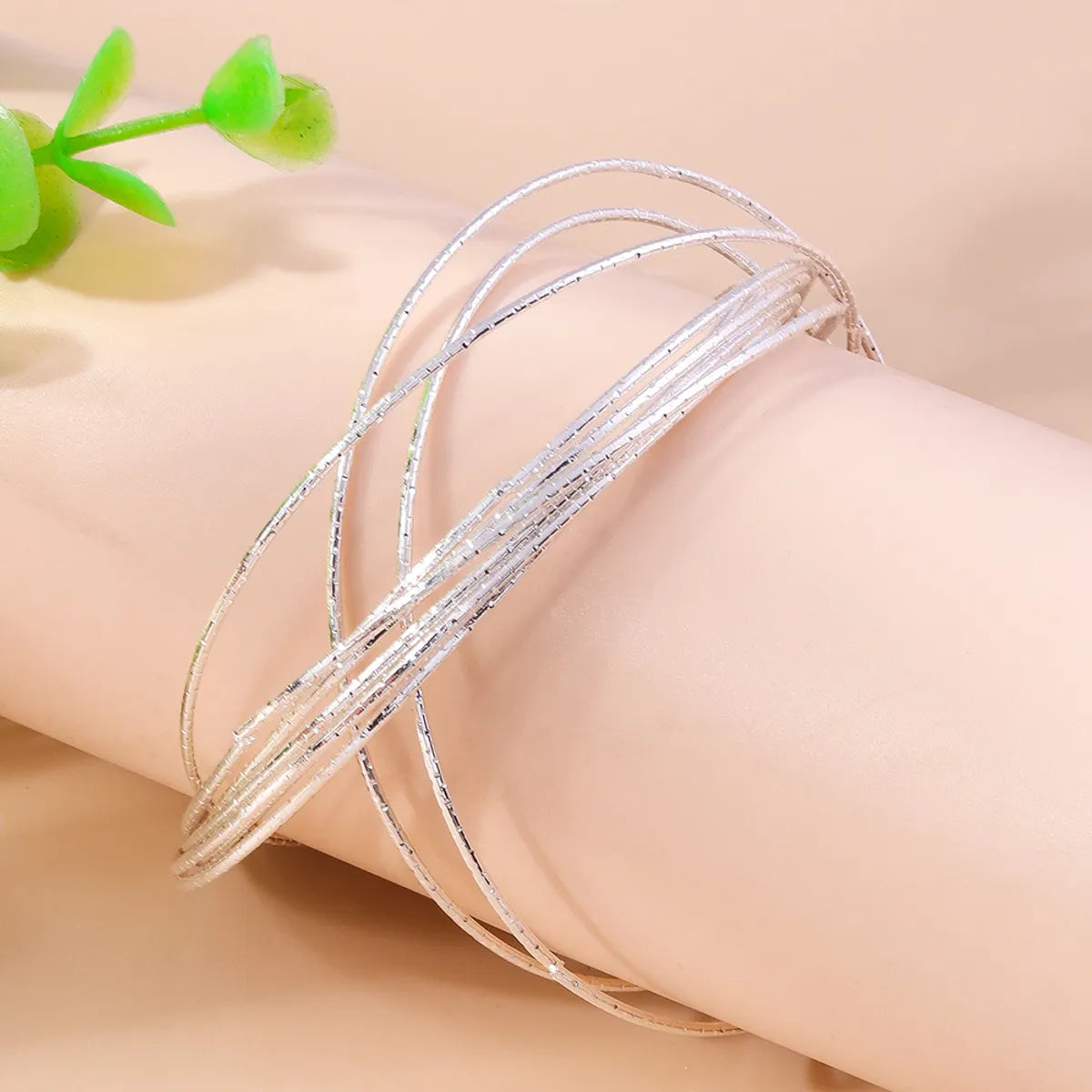 Simple Style Solid Color Zinc Alloy Women's Bangle