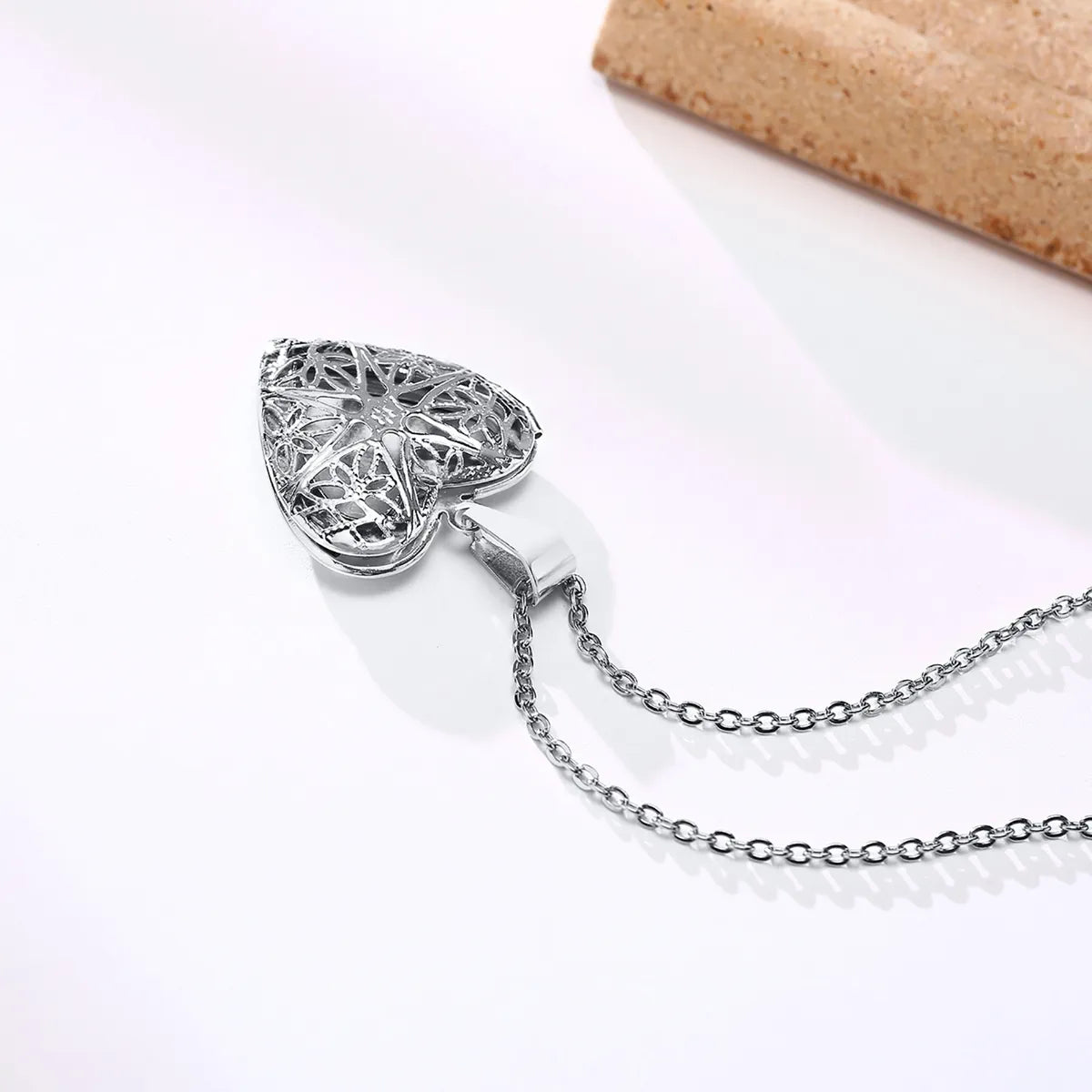 Simple Style Star Heart Shape Stainless Steel Plating Hollow Out Gold Plated Pendant Necklace Locket Necklace