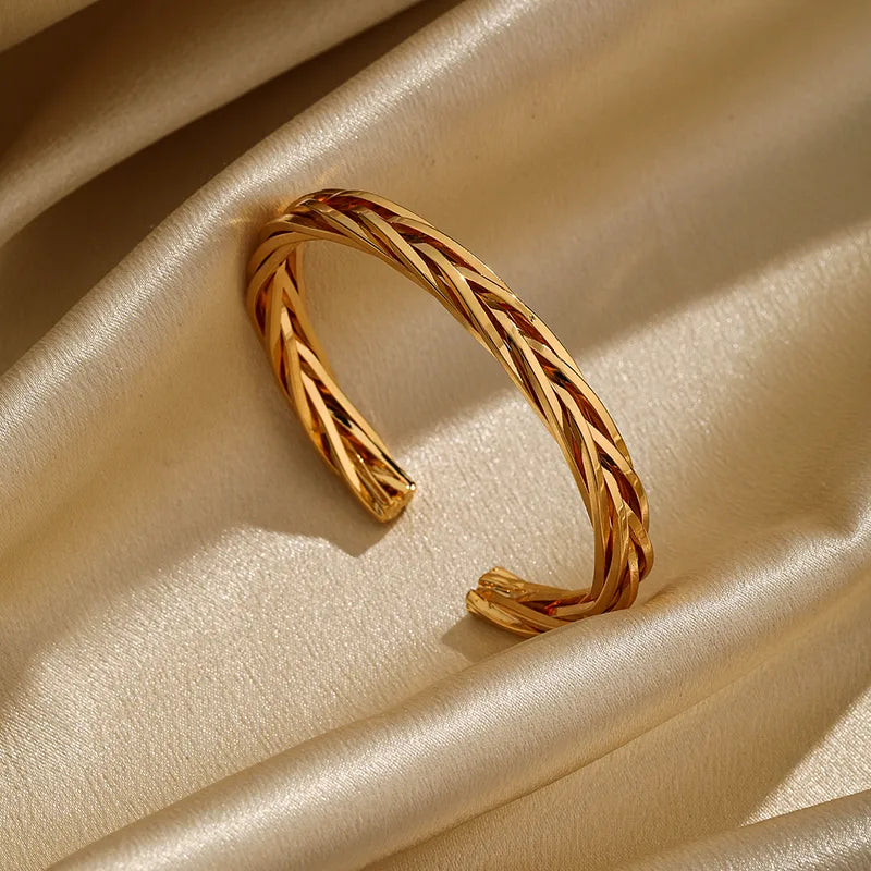 Simple Style Streetwear Solid Color Copper Twist Plating Metal 18k Gold Plated Cuff Bracelets