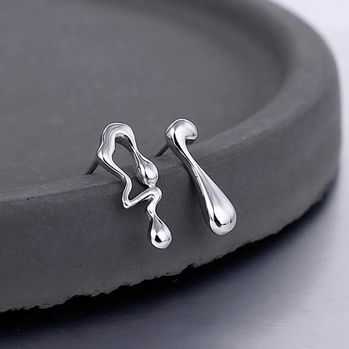 Simple Style Water Droplets Solid Color Silver Asymmetrical Plating Hollow Out Ear Studs 1 Pair