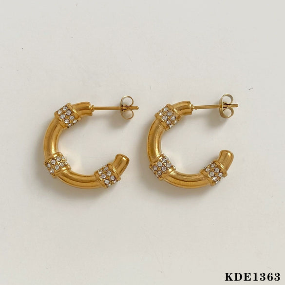 Simple Temperament Cshaped Women's Earrings In Stainless Steel With Diamond Plating And Geometric Design