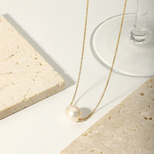 Simple Women's Titanium Steel Necklace With 18K Gold And Single Freshwater Pearl Geometric Styling Pvdp Furnace Real Gold Treatment